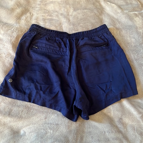 Lululemon relaxed &go keepsake short, size 6 - Picture 2 of 5